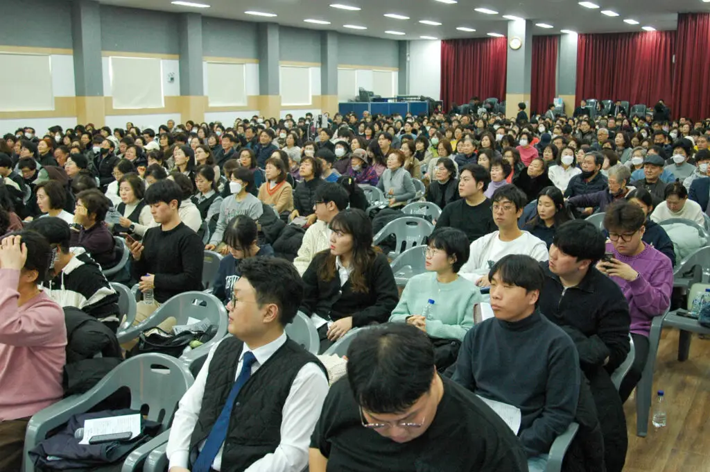 2025신년산상기도회, 꽃동산기도원에서 11개 지교회 함께 모여 예배와 기도회 인도... 2 21838 1736478625 0